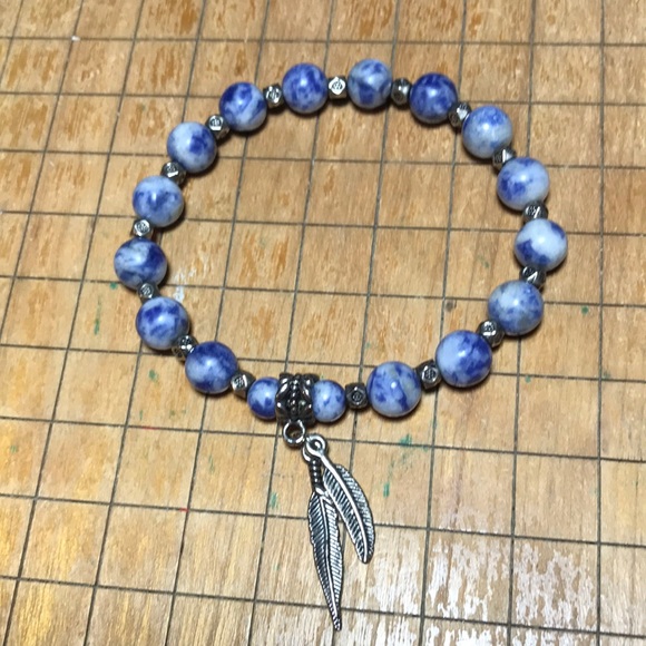 Semiprecious Stone Bead and Aged Silver Feathers Charm 7” Bracelet Elastic EVC - Picture 7 of 10